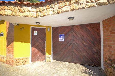 Casa para alugar com 150m², 4 quartos e 5 vagas Casa para alugar com 150m², 4 quartos e 5 vagasFachada e placa