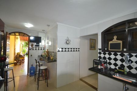 Casa para alugar com 150m², 4 quartos e 5 vagas Casa para alugar com 150m², 4 quartos e 5 vagasCozinha