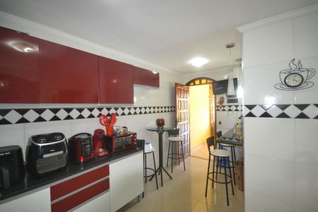 Casa para alugar com 150m², 4 quartos e 5 vagas Casa para alugar com 150m², 4 quartos e 5 vagasCozinha