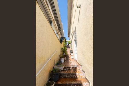 Casa à venda com 227m², 4 quartos e 2 vagas Casa à venda com 227m², 4 quartos e 2 vagasEscada