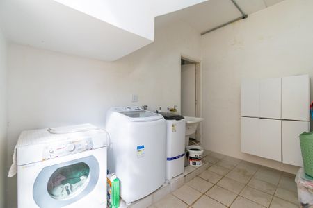 Casa à venda com 227m², 4 quartos e 2 vagas Casa à venda com 227m², 4 quartos e 2 vagasÁrea de Serviço