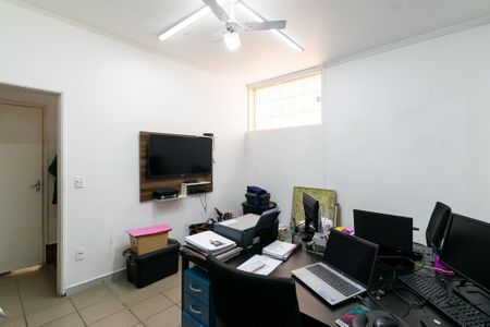 Casa à venda com 227m², 4 quartos e 2 vagas Casa à venda com 227m², 4 quartos e 2 vagasEscritório