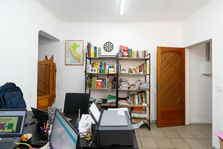 Casa à venda com 227m², 4 quartos e 2 vagas Casa à venda com 227m², 4 quartos e 2 vagasEscritório