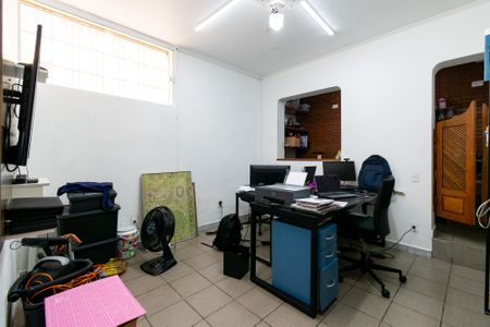 Casa à venda com 227m², 4 quartos e 2 vagas Casa à venda com 227m², 4 quartos e 2 vagasEscritório