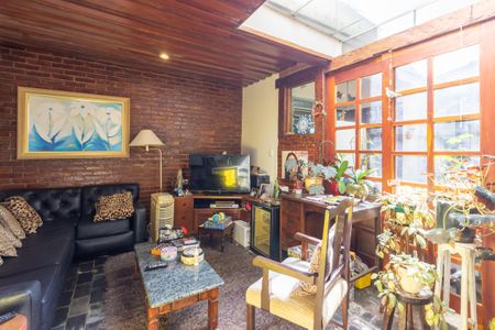 Casa para alugar com 150m², 3 quartos e 2 vagas Casa para alugar com 150m², 3 quartos e 2 vagasSala de TV