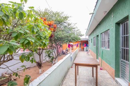 Casa à venda com 277m², 2 quartos e 2 vagas Casa à venda com 277m², 2 quartos e 2 vagasQuintal