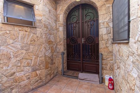 Casa à venda com 200m², 3 quartos e 1 vaga Casa à venda com 200m², 3 quartos e 1 vagaEntrada