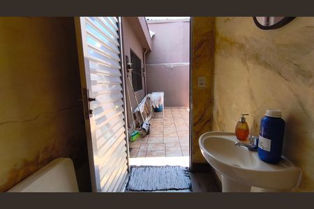 Casa à venda com 200m², 3 quartos e 1 vaga Casa à venda com 200m², 3 quartos e 1 vagaBanheiro de Serviço