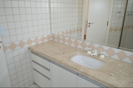 Apartamento à venda com 73m², 3 quartos e 3 vagasBanheiro da Suíte