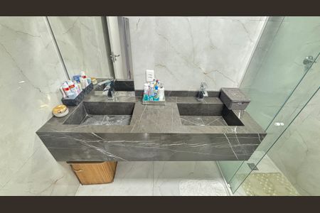 Casa à venda com 266m², 3 quartos e 3 vagas Casa à venda com 266m², 3 quartos e 3 vagasBanheiro