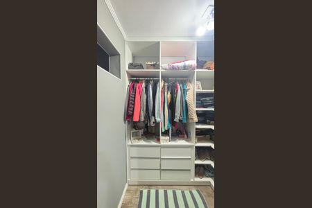 Casa à venda com 266m², 3 quartos e 3 vagas Casa à venda com 266m², 3 quartos e 3 vagasQuarto 1 Closet