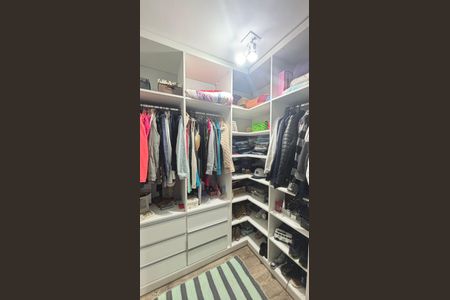 Casa à venda com 266m², 3 quartos e 3 vagas Casa à venda com 266m², 3 quartos e 3 vagasQuarto 1 Closet