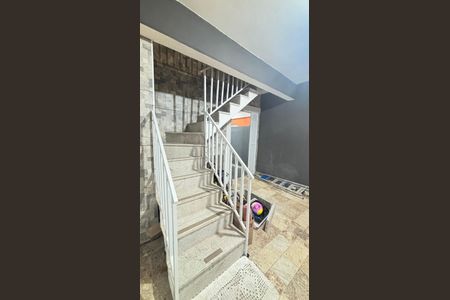 Casa à venda com 266m², 3 quartos e 3 vagas Casa à venda com 266m², 3 quartos e 3 vagasGaragem - Escada