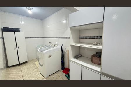 Casa à venda com 266m², 3 quartos e 3 vagas Casa à venda com 266m², 3 quartos e 3 vagasÁrea de Serviço