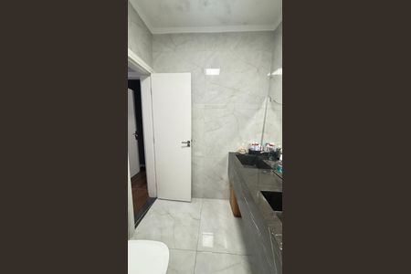 Casa à venda com 266m², 3 quartos e 3 vagas Casa à venda com 266m², 3 quartos e 3 vagasBanheiro