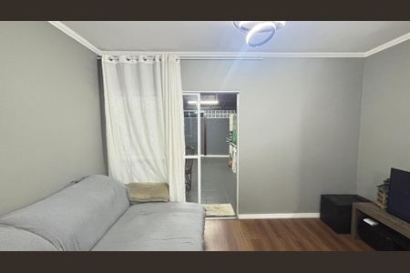 Casa à venda com 266m², 3 quartos e 3 vagas Casa à venda com 266m², 3 quartos e 3 vagasSala