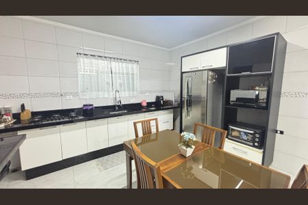 Casa à venda com 266m², 3 quartos e 3 vagas Casa à venda com 266m², 3 quartos e 3 vagasCozinha