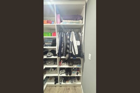 Casa à venda com 266m², 3 quartos e 3 vagas Casa à venda com 266m², 3 quartos e 3 vagasQuarto 1 Closet