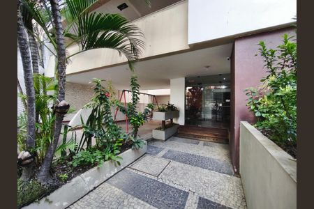 Apartamento à venda com 69m², 2 quartos e 1 vagaFachada e portaria