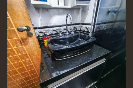 Apartamento à venda com 69m², 2 quartos e 1 vagaBanheiro Corredor