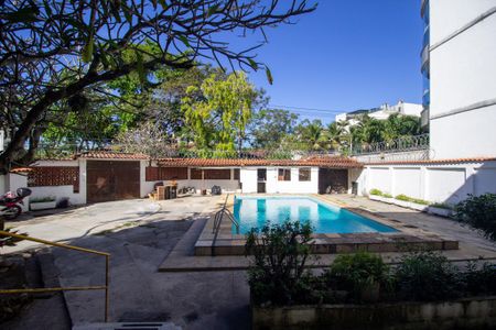 Apartamento à venda com 209m², 4 quartos e 2 vagasÁrea Comum - Piscina