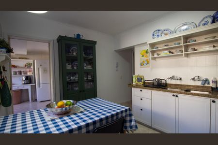 Apartamento à venda com 209m², 4 quartos e 2 vagasCozinha e Área de Serviço