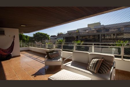 Apartamento à venda com 209m², 4 quartos e 2 vagasVaranda