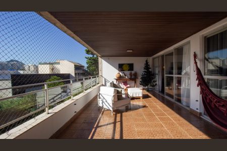 Apartamento à venda com 209m², 4 quartos e 2 vagasVaranda