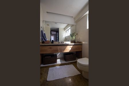 Apartamento à venda com 209m², 4 quartos e 2 vagasBanheiro da Suíte