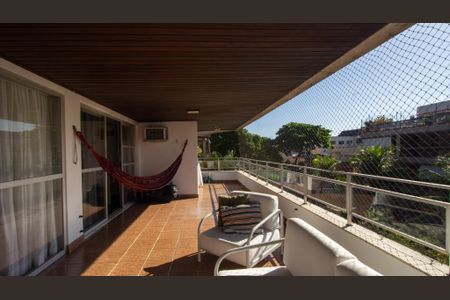 Apartamento à venda com 209m², 4 quartos e 2 vagasVaranda