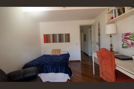 Apartamento à venda com 209m², 4 quartos e 2 vagasQuarto 2