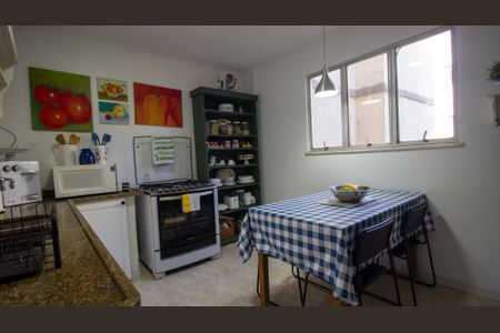 Apartamento à venda com 209m², 4 quartos e 2 vagasCozinha e Área de Serviço