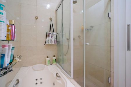 Casa à venda com 235m², 3 quartos e 4 vagasBanheiro da suíte 1