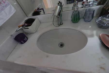 Apartamento à venda com 128m², 3 quartos e 4 vagasBanheiro da Suíte 2 - Pia