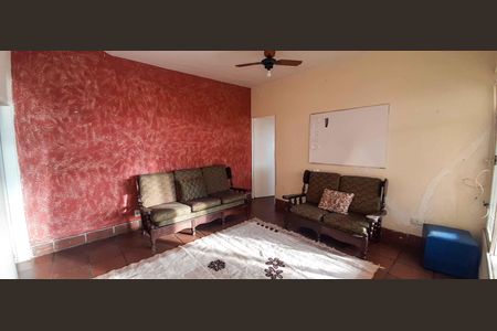 Casa à venda com 125m², 3 quartos e 3 vagas Casa à venda com 125m², 3 quartos e 3 vagasSala