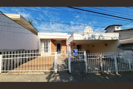 Casa à venda com 181m², 3 quartos e 4 vagasFachada
