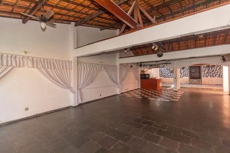 Casa para alugar com 400m², 2 quartos e 1 vagaQuintal