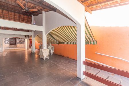 Casa para alugar com 400m², 2 quartos e 1 vagaQuintal