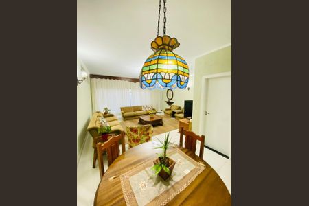 Casa à venda com 171m², 5 quartos e 3 vagas Casa à venda com 171m², 5 quartos e 3 vagasFoto 02