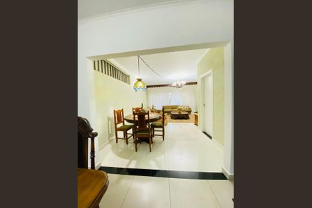 Casa à venda com 171m², 5 quartos e 3 vagas Casa à venda com 171m², 5 quartos e 3 vagasFoto 03