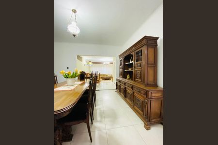 Casa à venda com 171m², 5 quartos e 3 vagas Casa à venda com 171m², 5 quartos e 3 vagasFoto 09