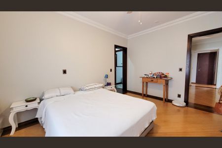 Casa de condomínio à venda com 360m², 5 quartos e 4 vagasSuíte 2