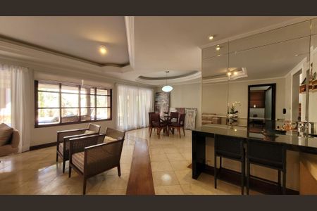 Casa de condomínio à venda com 360m², 5 quartos e 4 vagasSala