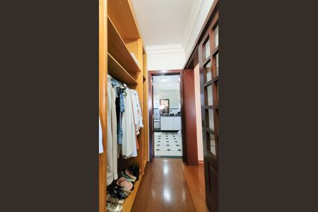 Casa de condomínio à venda com 360m², 5 quartos e 4 vagasCloset Suíte 2