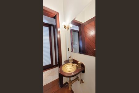 Casa de condomínio à venda com 360m², 5 quartos e 4 vagasLavabo