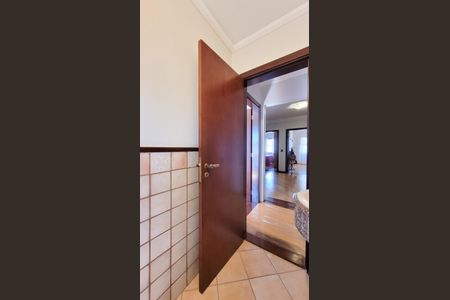 Casa de condomínio à venda com 360m², 5 quartos e 4 vagasBanheiro Social