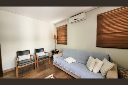 Casa de condomínio à venda com 360m², 5 quartos e 4 vagasSala de TV