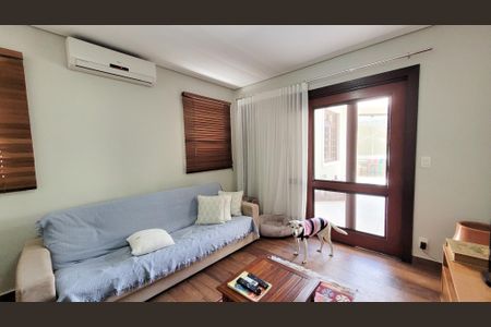 Casa de condomínio à venda com 360m², 5 quartos e 4 vagasSala de TV