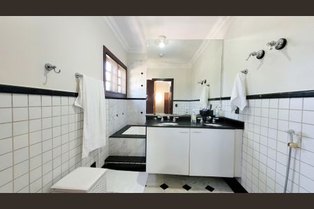 Casa de condomínio à venda com 360m², 5 quartos e 4 vagasBanheiro da Suíte 2