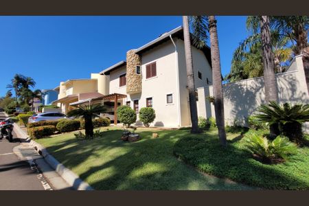 Casa de condomínio à venda com 360m², 5 quartos e 4 vagasFachada